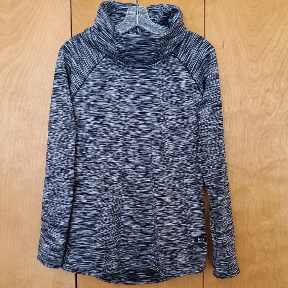 Andrew Marc sweater size medium